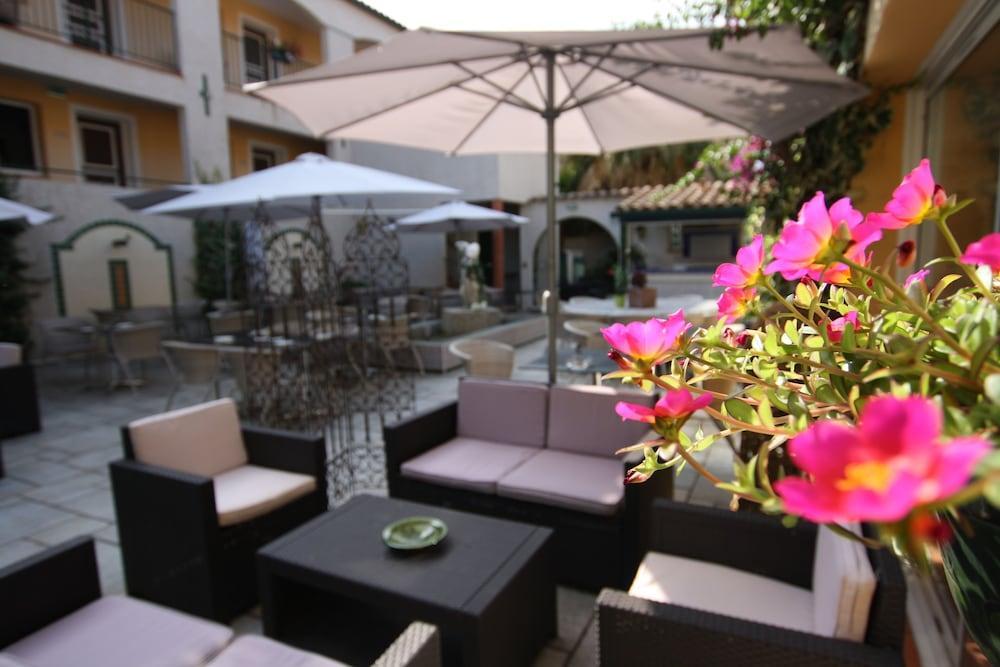 Logis Hotel Les II Mas - Perpignan Sud Кабестань Экстерьер фото